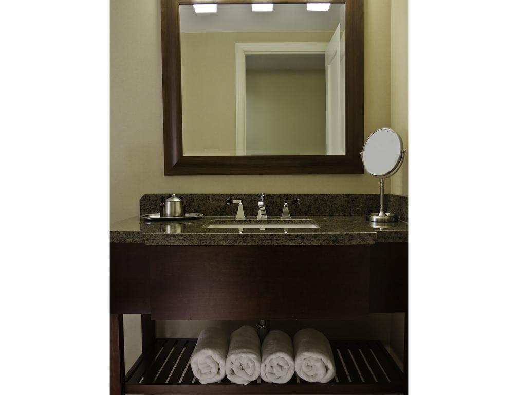 Towson University Marriott Conference Hotel Стая снимка