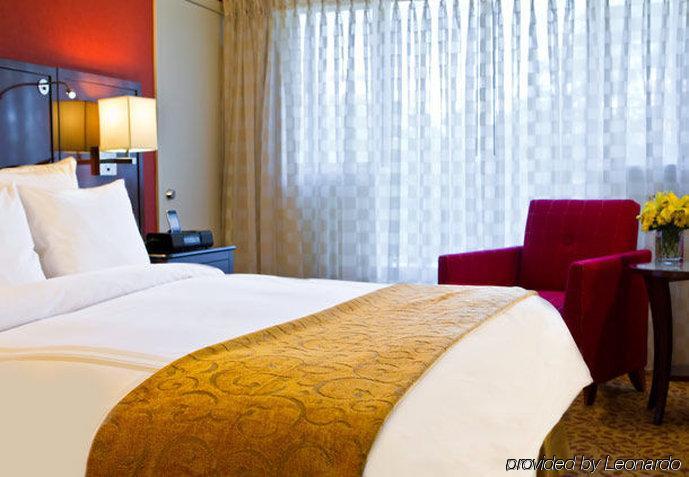Towson University Marriott Conference Hotel Стая снимка